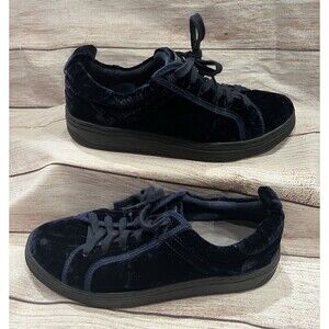 EARTH Zinnia Navy Blue velvet sneakers Women’s Size 7